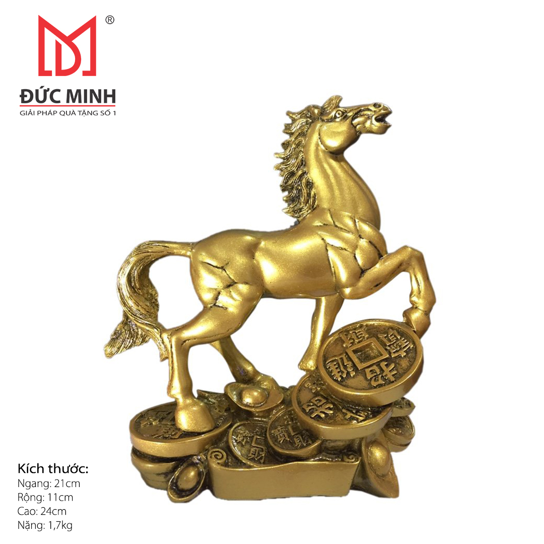 Tượng 12 con giáp Ngựa đứng trên đồng tiền
