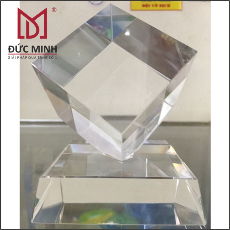 Pha Lê Chặn Giấy 3101