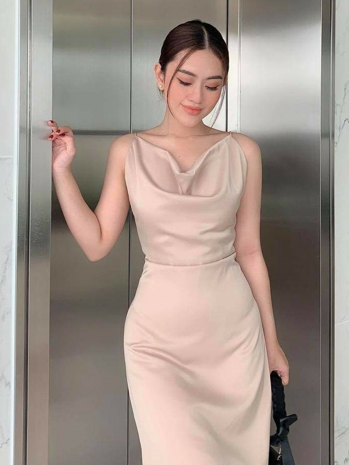 Cho thuê váy kem cổ đổ MUSE – Hizu Dress Up