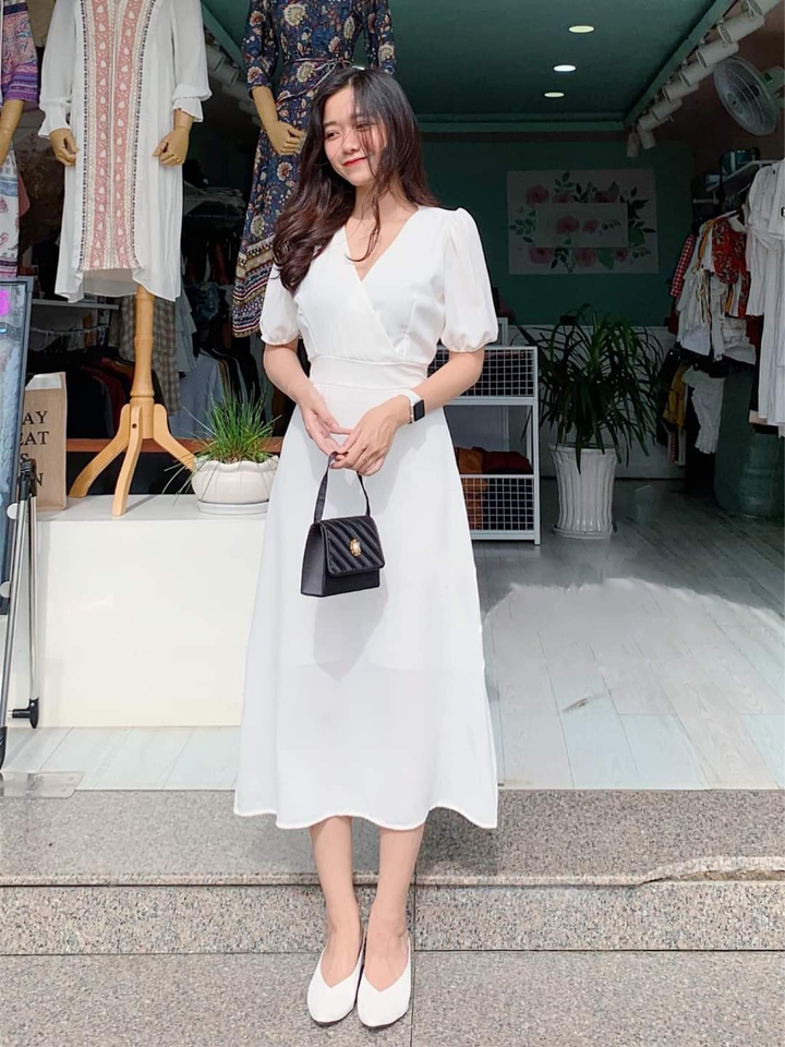 Đầm trắng cổ chữ V  sakurafashionvn