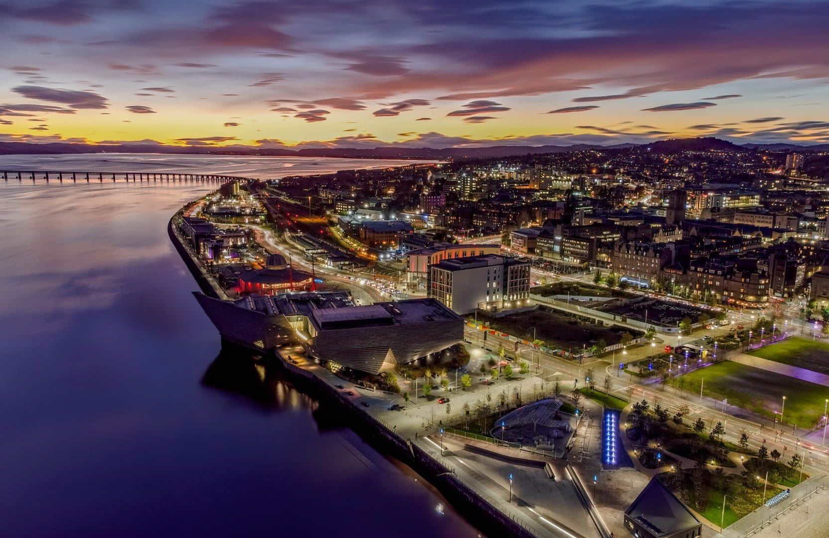 KỲ I: SỰ LỘT XÁC NGOẠN MỤC | DUNDEE – TỪ KHỦNG HOẢNG KINH TẾ ĐẾN “THÀNH PHỐ THIẾT KẾ” UNESCO 💡