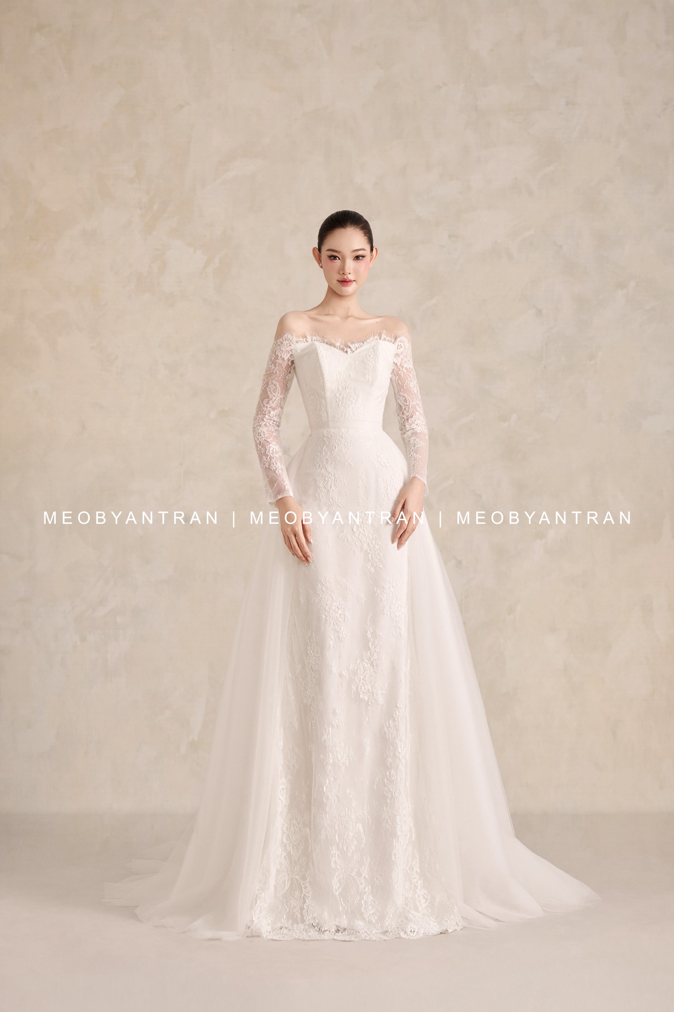 Áo cưới ren tay dài trễ vai đẹp cho cô dâu đi bàn #1150