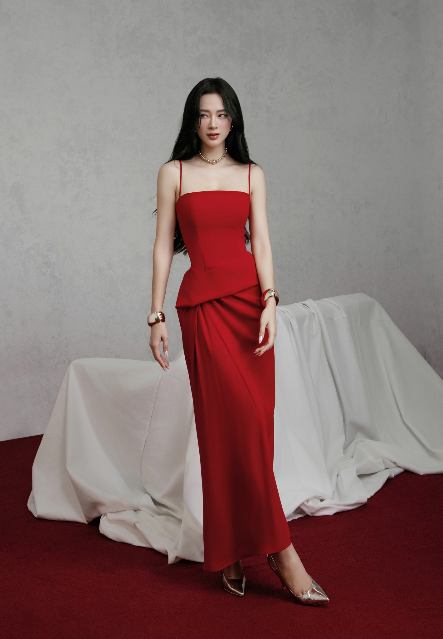 Hoa hậu Đỗ Mỹ Linh xúng xính trong loạt váy đi tiệc đẹp đến nao lòng