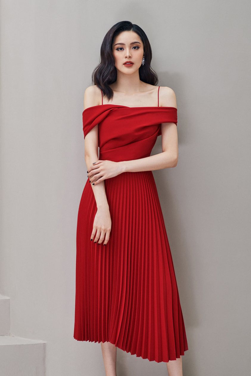 Đầm xoè đỏ vai đính hoa | Thương hiệu thời trang công sở cho phái đẹp