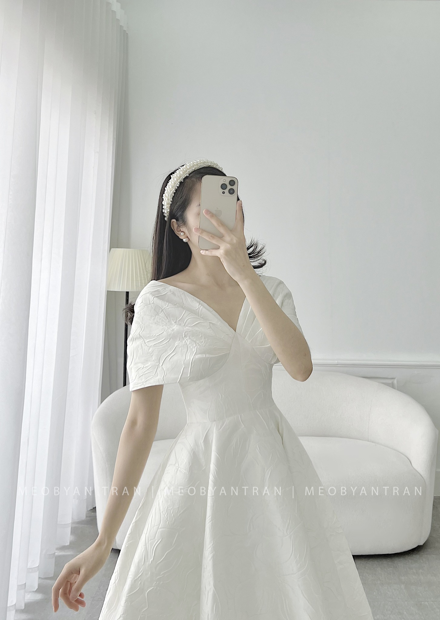 VÁY CƯỚI CÔNG CHÚA CỔ CAO XÒE BỒNG BỀNH LT195 - VÁY CƯỚI CAO CẤP LINH NGA  BRIDAL