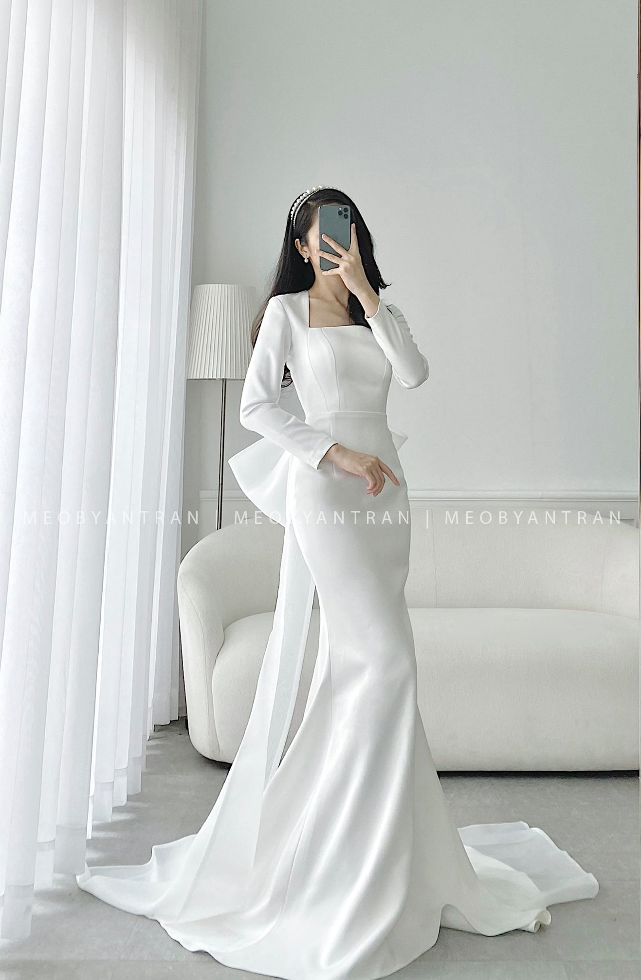 Cù Ngọc Quý chọn váy cưới khoe đường cong - Váy cưới cô dâu -  HappyWedding.vn