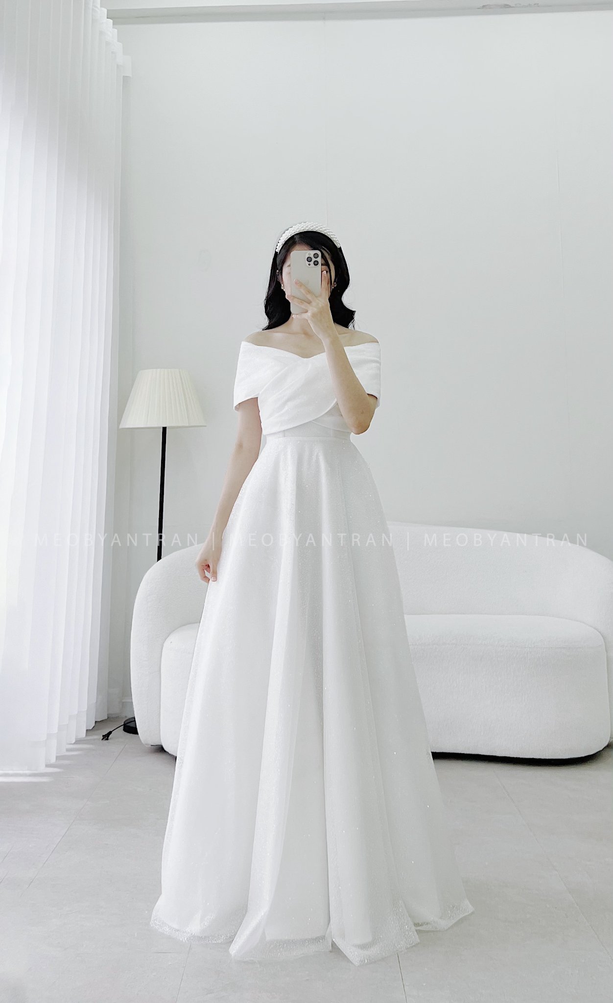 11 mẫu Váy Cưới Lụa được nhiều cô dâu ưa thích nhất năm 2024