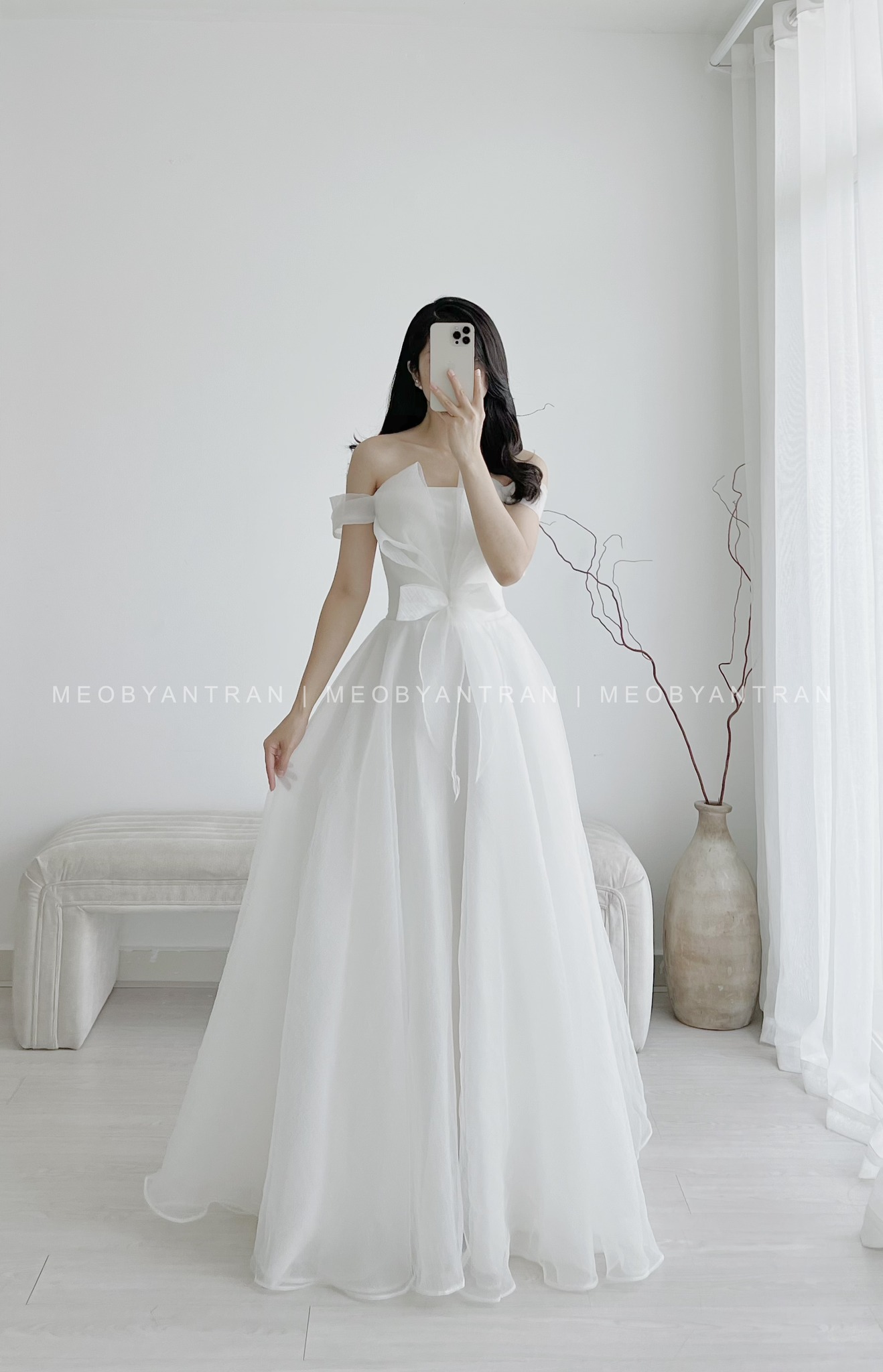 VÁY CƯỚI CÔNG CHÚA CỔ CAO XÒE BỒNG BỀNH LT195 - VÁY CƯỚI CAO CẤP LINH NGA  BRIDAL