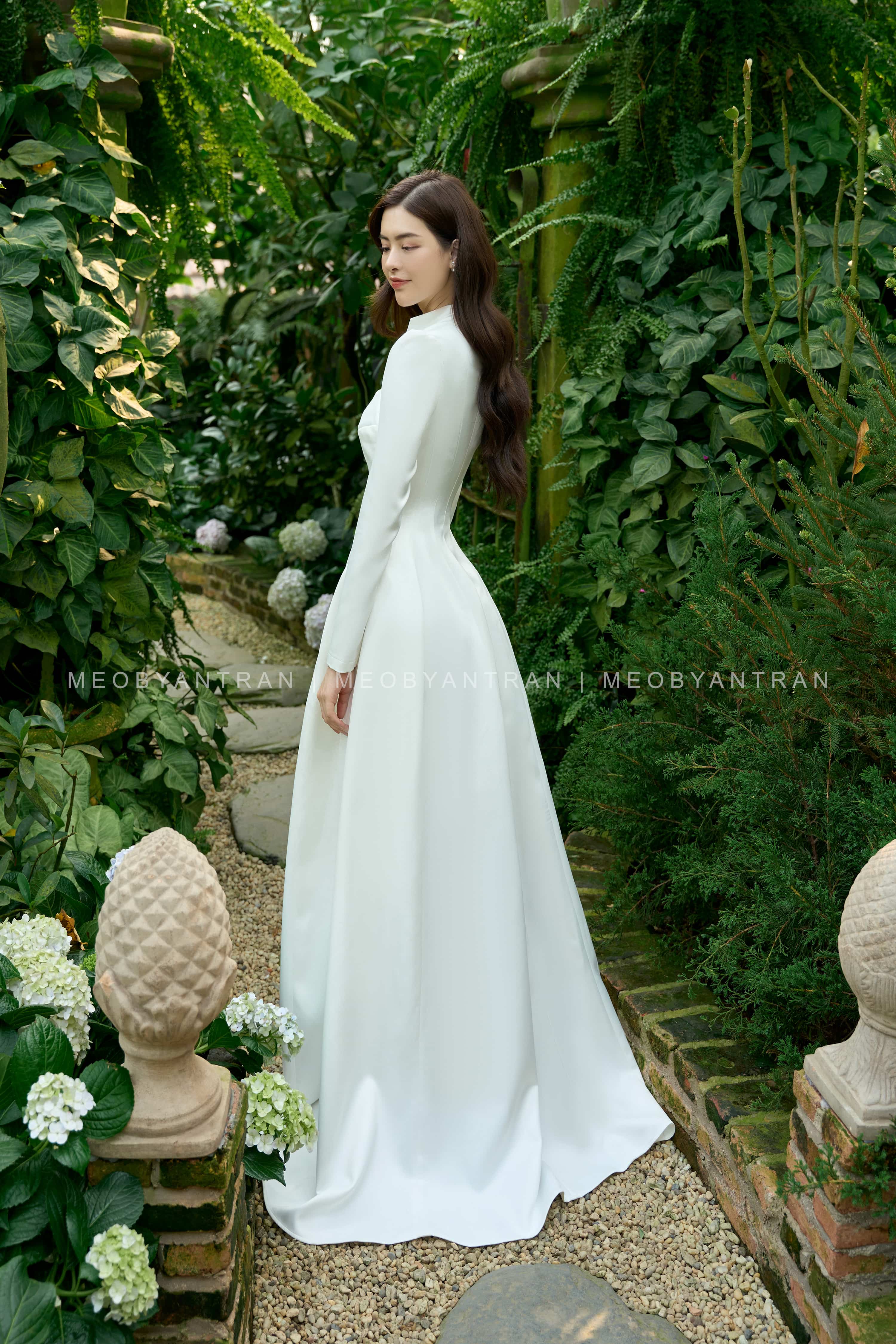 2020 mới cưới cô dâu tòa cổ điển châu Âu satin váy cưới cô gái đơn giản tay  áo ngắn sâu v sexy mịn váy | Nhập Hàng Ngay Đi | Nhập