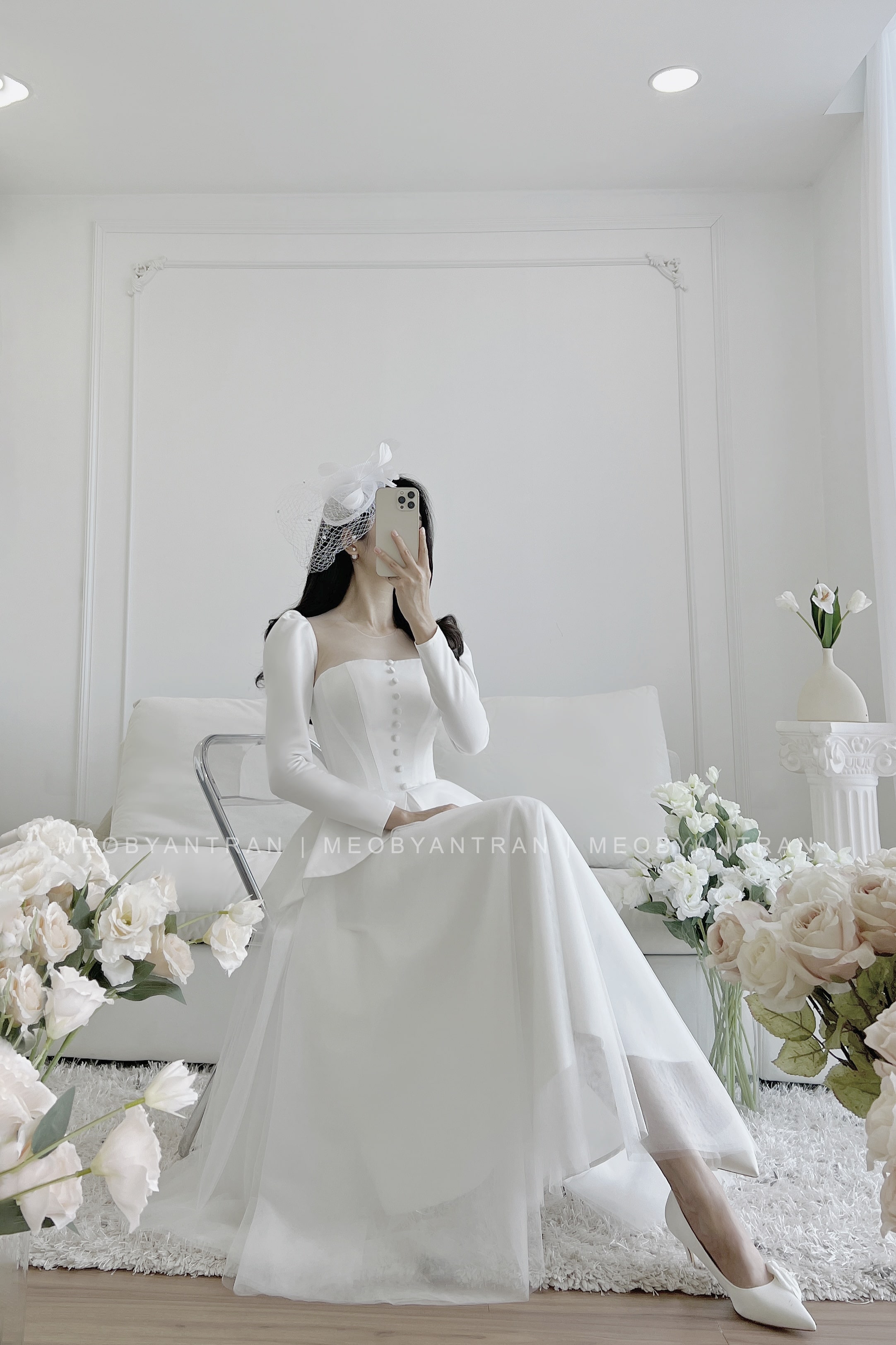 Váy cưới màu trắng làm lễ trễ vai tùng kim sa nổi - VC44 - NiNiStore 2024