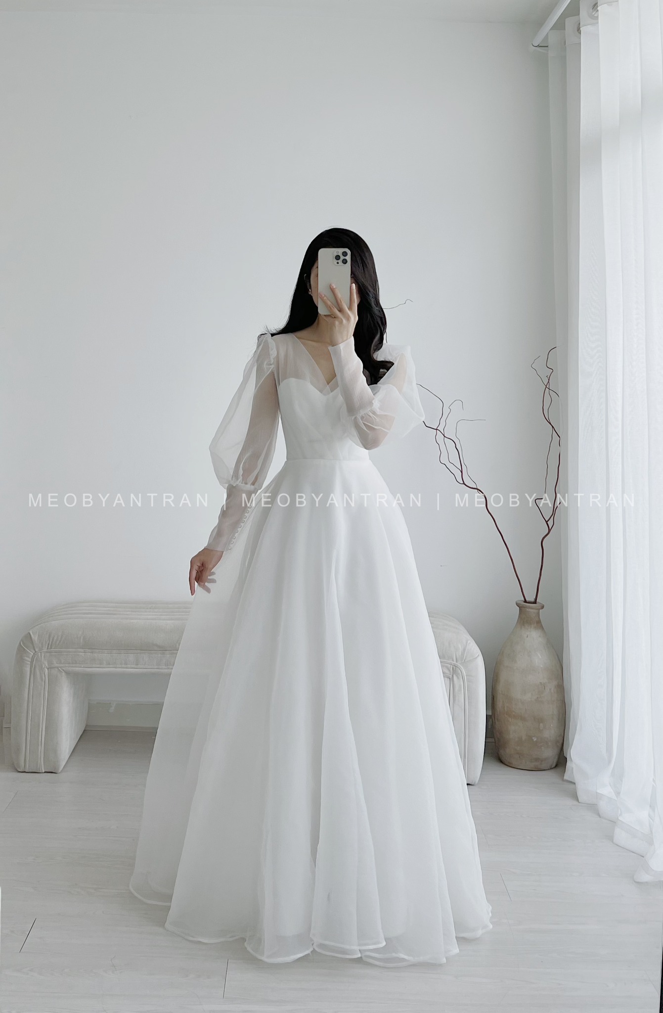 10 mẫu váy cưới trơn hiện đại mà sang trọng cho cô dâu — CALLA BRIDAL