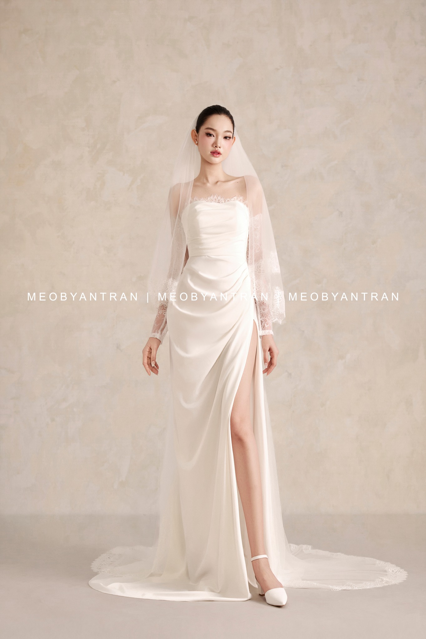 Váy cưới đi bàn màu đỏ kiểu dáng phối ren, ấn tượng #1112