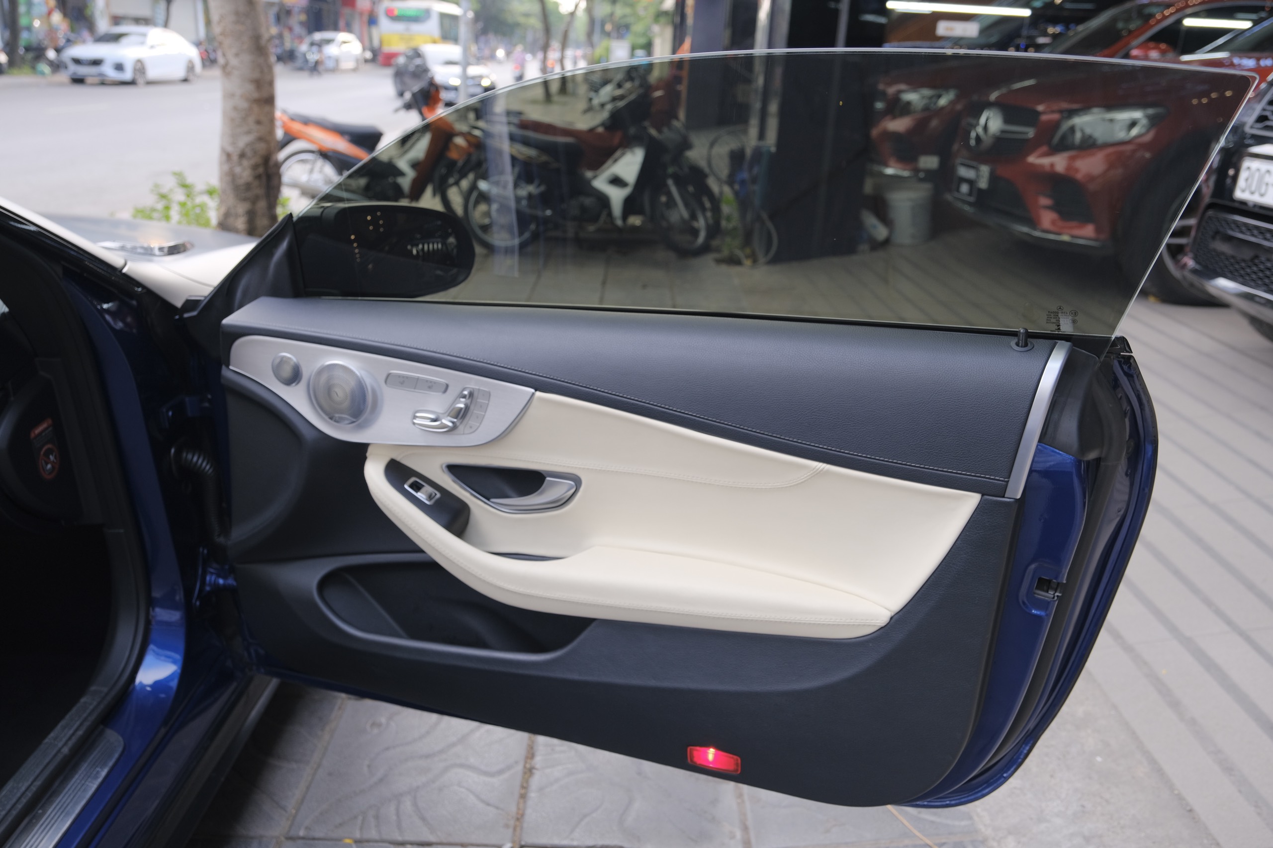 𝐌𝐞𝐫𝐜𝐞𝐝𝐞𝐬 𝐁𝐞𝐧𝐳 𝐂𝟑𝟎𝟎 𝐂𝐨𝐮𝐩𝐞 𝟐𝟎𝟏𝟕