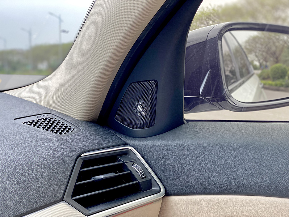 BMW 320i Sportline Plus 2020 (Trắng/nội thất kem)