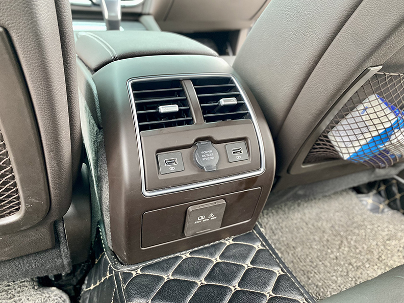 [VINFAST] Lux A 2022 (Đen/nội thất nâu)