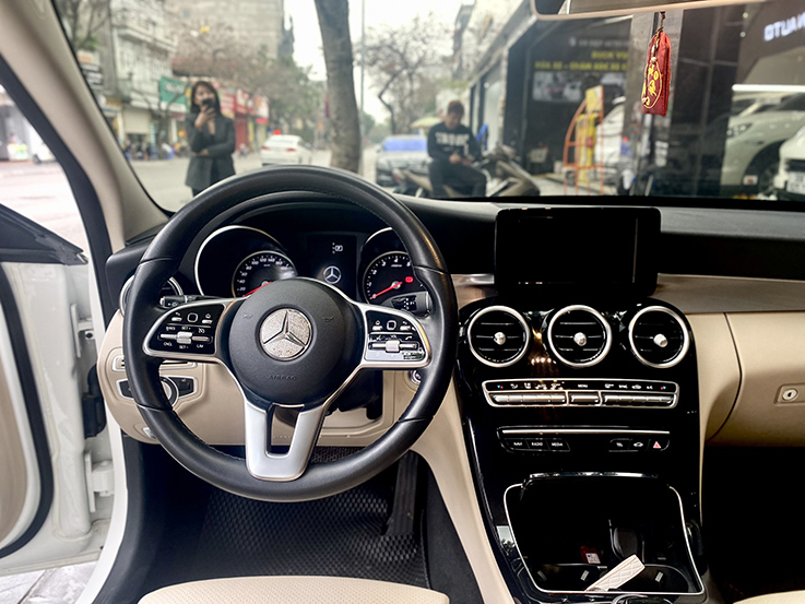 Mercedes C180 2020 (Trắng/nội thất kem)