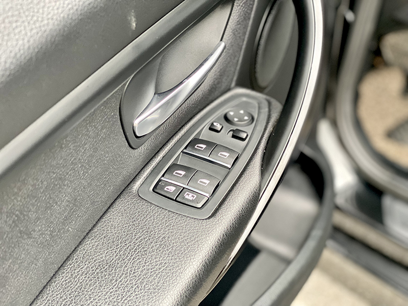 BMW 320i Luxury 2018 (Đen/nội thất đen)