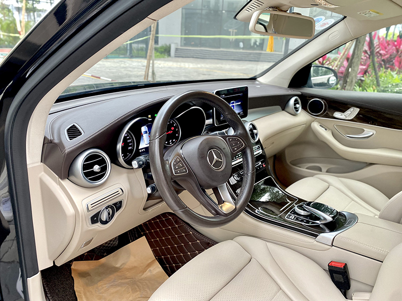 GLC200 2019 (Đen/nội thất đen)