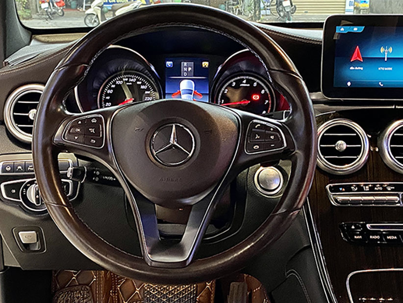 GLC200 2019 Trắng / Nâu