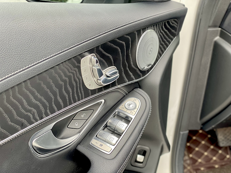 GLC300 2017 (Trắng/nội thất đen)