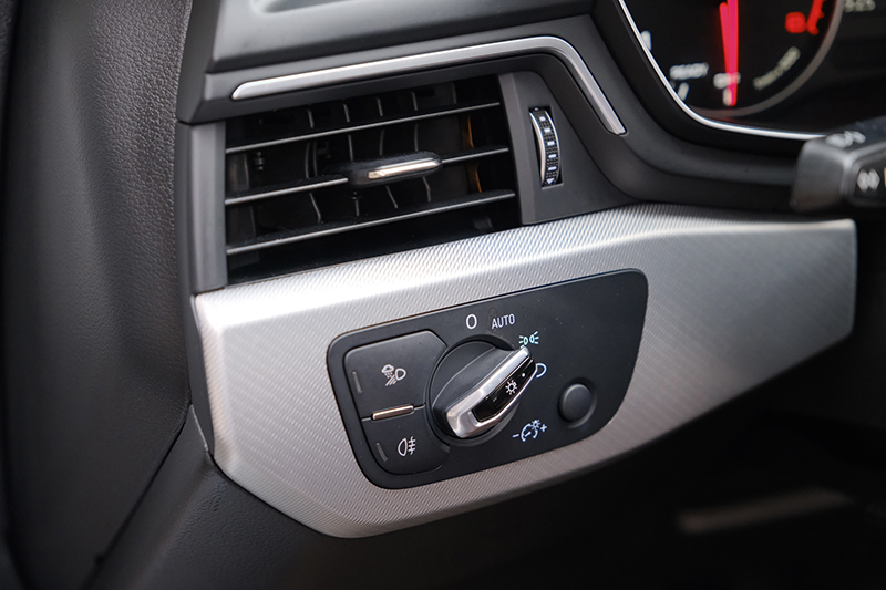 𝐀𝐮𝐝𝐢 𝐀𝟒 𝟐.𝟎 𝟐𝟎𝟏𝟔 (𝐓𝐫𝐚̆́𝐧𝐠/𝐧𝐨̣̂𝐢 𝐭𝐡𝐚̂́𝐭 𝐧𝐚̂𝐮)