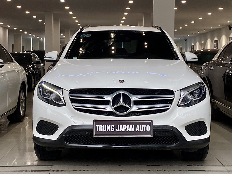 GLC200 trắng/nội thất nâu 2019