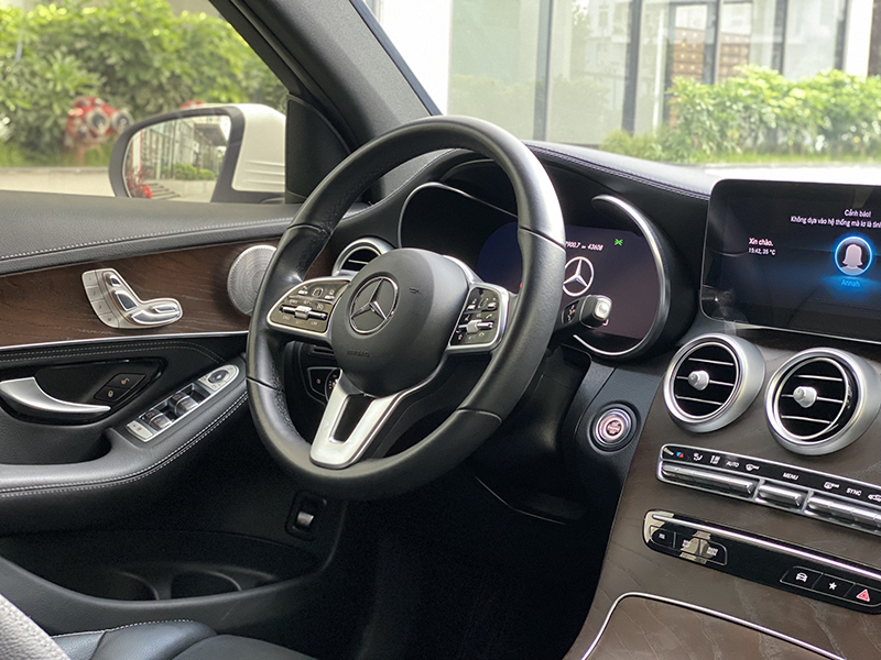GLC200 4matic 2021 (Trắng/nội thất đen)