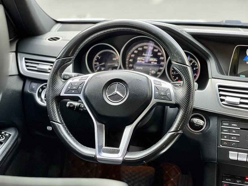 𝐌𝐞𝐫𝐜𝐞𝐝𝐞𝐬 𝐁𝐞𝐧𝐳 𝐄𝟐𝟎𝟎 𝐄𝐝𝐢𝐭𝐢𝐨𝐧 𝟐𝟎𝟏𝟓 (𝐓𝐫𝐚̆́𝐧𝐠/𝐧𝐨̣̂𝐢 𝐭𝐡𝐚̂́𝐭 đ𝐞𝐧)