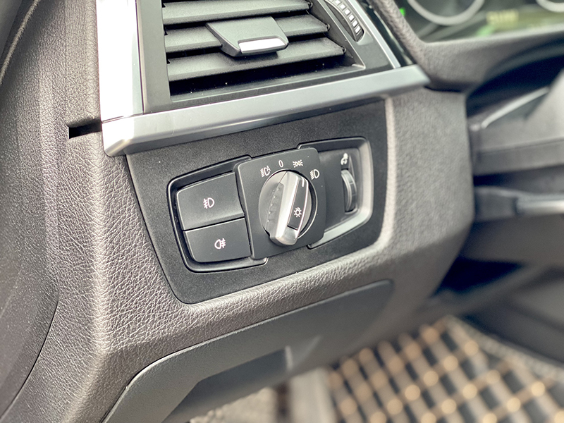 BMW 320i Luxury 2018 (Đen/nội thất đen)