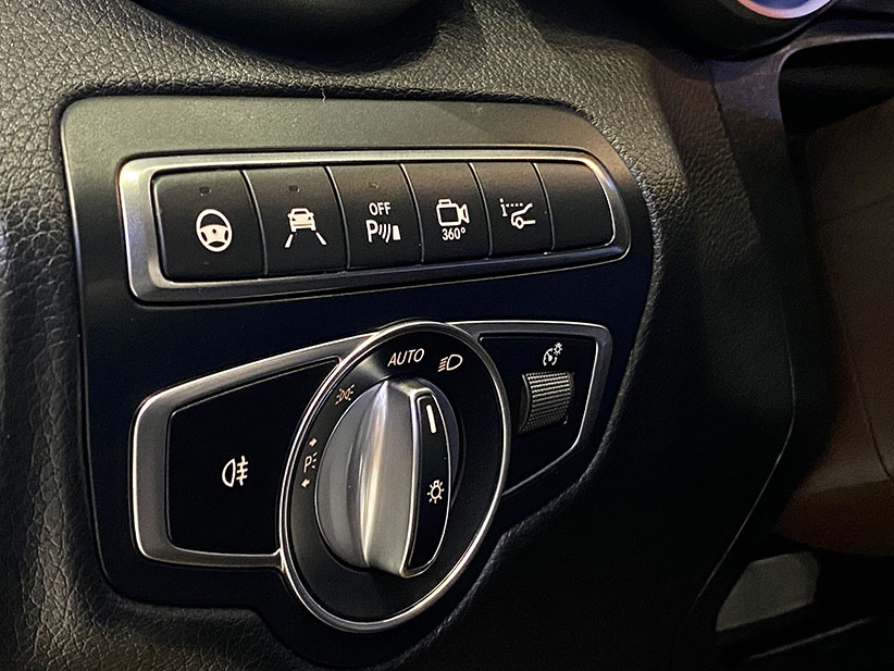 GLC200 2019 Trắng / Nâu