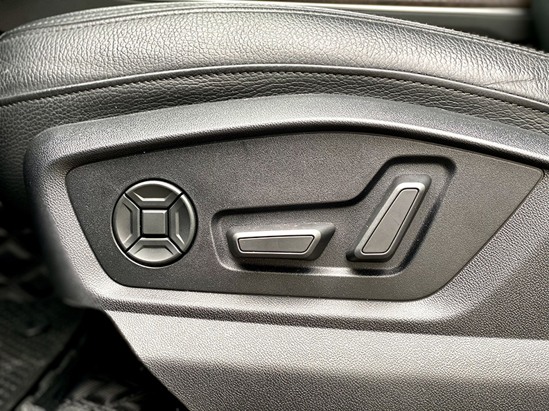 Audi Q7 trắng 2020 -  55TFSI Sline