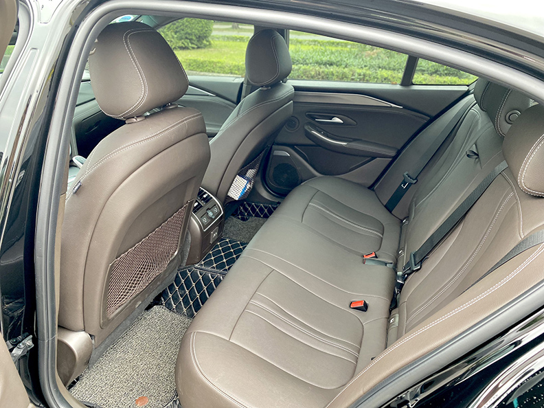 [VINFAST] Lux A 2022 (Đen/nội thất nâu)