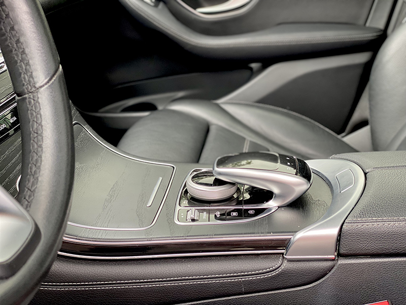 GLC300 2017 (Trắng/nội thất đen)