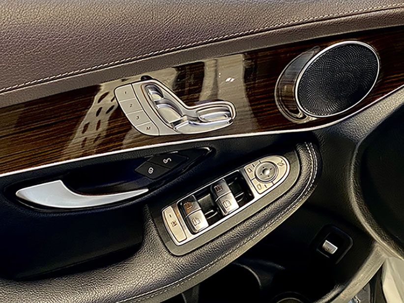 GLC200 2019 Trắng / Nâu