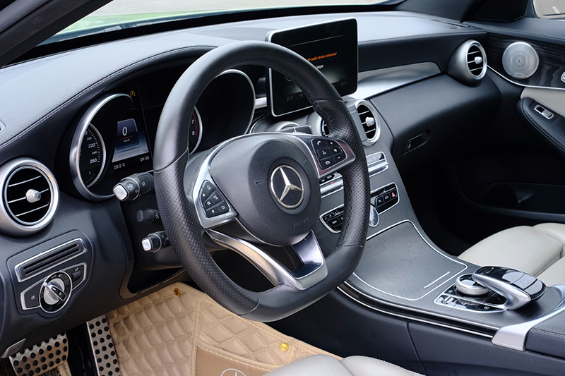 Mercedes 𝐂𝟐𝟓𝟎 𝐀𝐌𝐆 2015