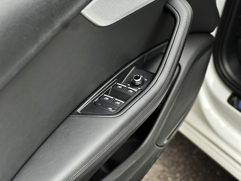 𝐀𝐮𝐝𝐢 𝐀𝟒 𝐀𝐝𝐯𝐚𝐧𝐜𝐞𝐝 𝟐𝟎𝟐𝟎 (𝐓𝐫𝐚̆́𝐧𝐠/𝐧𝐨̣̂𝐢 𝐭𝐡𝐚̂́𝐭 đ𝐞𝐧)