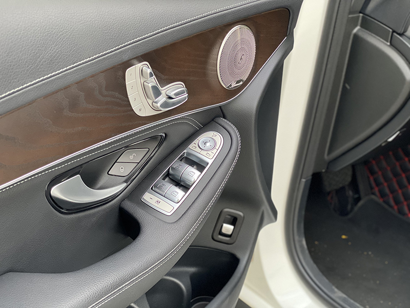 GLC200 4matic 2021 (Trắng/nội thất đen)