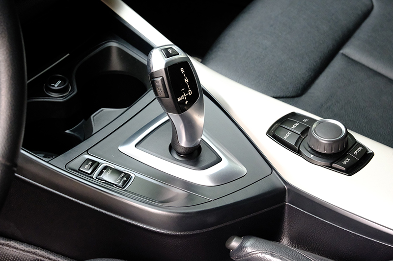 𝐁𝐌𝐖 𝟏𝟏𝟖𝐢 𝟐𝟎𝟏𝟔 (𝐓𝐫𝐚̆́𝐧𝐠/𝐧𝐨̣̂𝐢 𝐭𝐡𝐚̂́𝐭 đ𝐞𝐧)