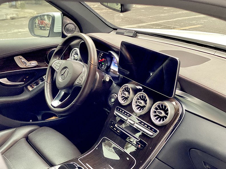 GLC200 trắng/nội thất nâu 2019