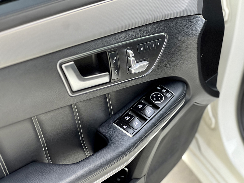 𝐌𝐞𝐫𝐜𝐞𝐝𝐞𝐬 𝐁𝐞𝐧𝐳 𝐄𝟐𝟎𝟎 𝐄𝐝𝐢𝐭𝐢𝐨𝐧 𝟐𝟎𝟏𝟓 (𝐓𝐫𝐚̆́𝐧𝐠/𝐧𝐨̣̂𝐢 𝐭𝐡𝐚̂́𝐭 đ𝐞𝐧)