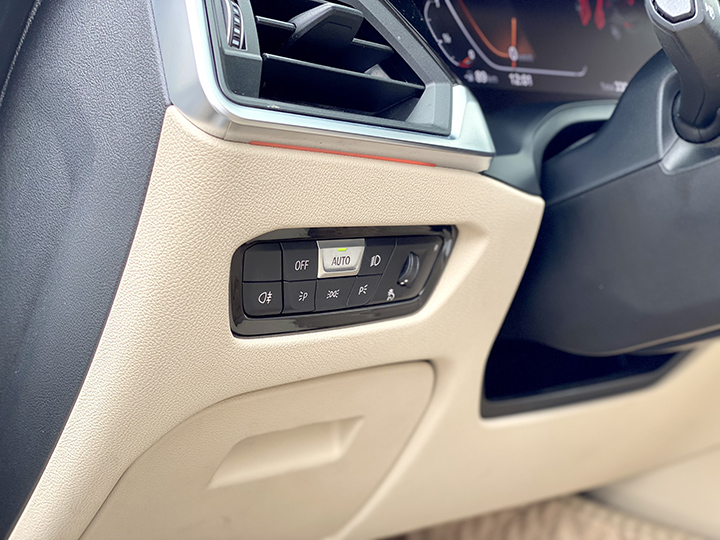 BMW 320i Sportline Plus 2020 (Trắng/nội thất kem)