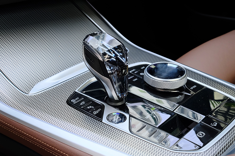 BMW 𝐗𝟓 𝐌𝐬𝐩𝐨𝐫𝐭 2021 (Trắng/nội thất Nâu)