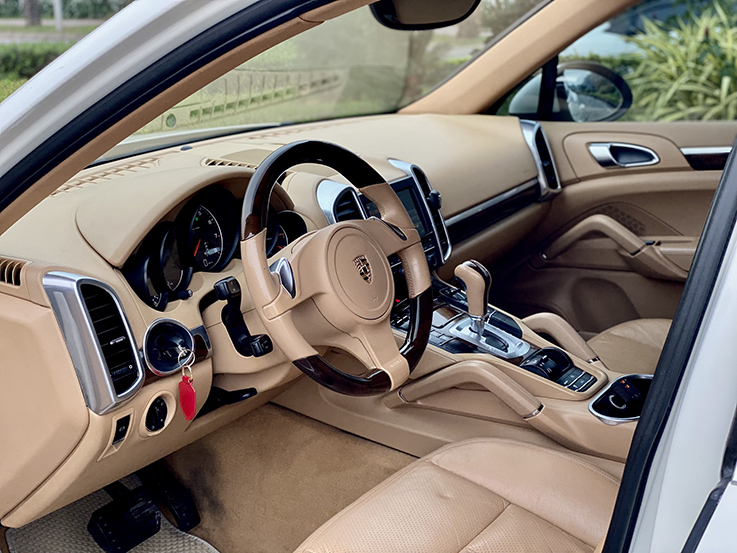 Porsche Cayene 2011 (Trắng/nội thất kem)