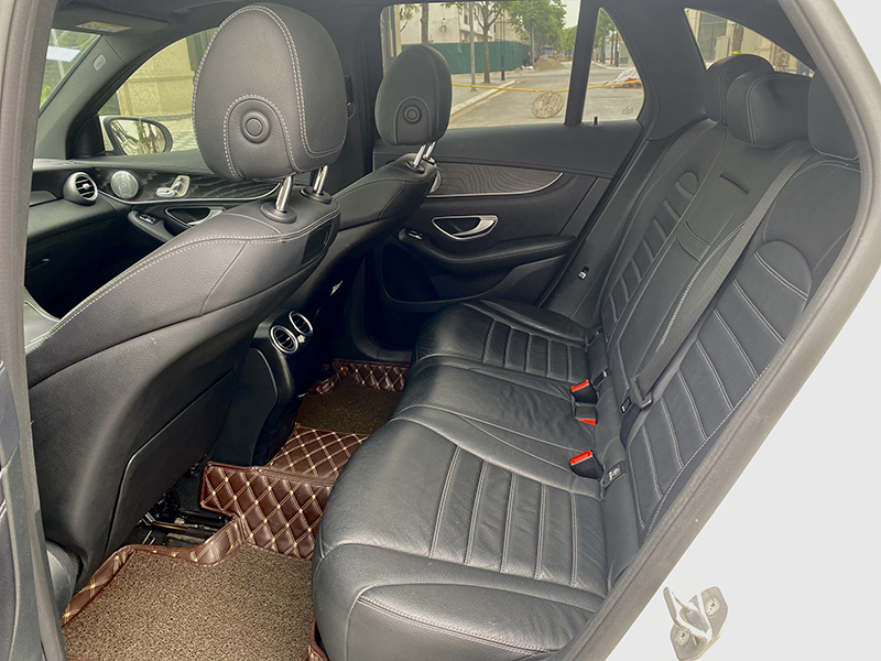 GLC300 2017 (Trắng/nội thất đen)