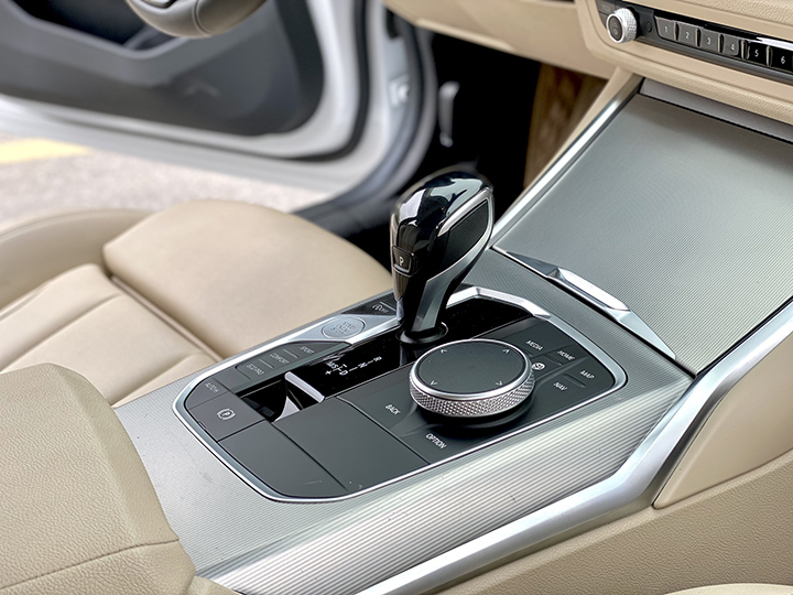 BMW 320i Sportline Plus 2020 (Trắng/nội thất kem)