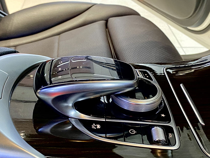 GLC200 2019 Trắng / Nâu