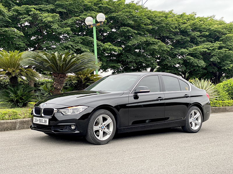 BMW 320i Luxury 2018 (Đen/nội thất đen)