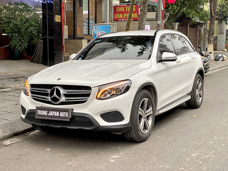 GLC200 trắng/nội thất nâu 2019