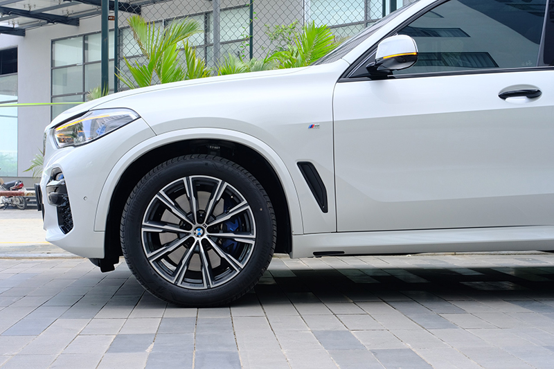 BMW 𝐗𝟓 𝐌𝐬𝐩𝐨𝐫𝐭 2021 (Trắng/nội thất Nâu)