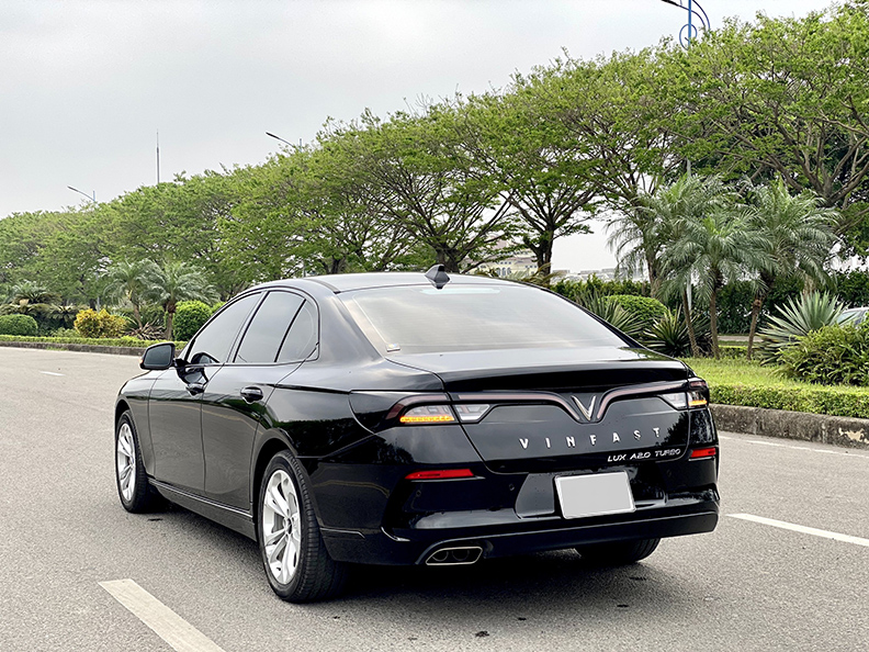 [VINFAST] Lux A 2022 (Đen/nội thất nâu)